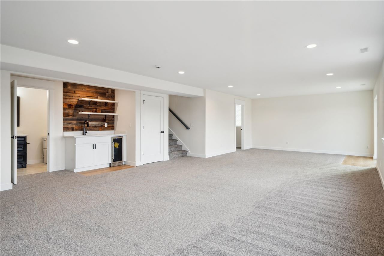 916 Horizon Dr