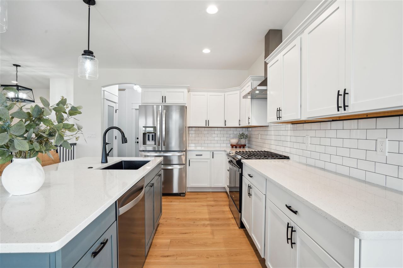 916 Horizon Dr