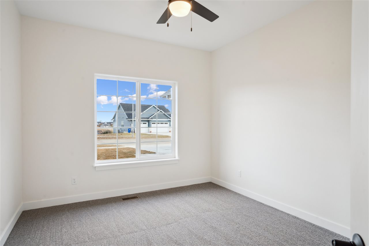 916 Horizon Dr