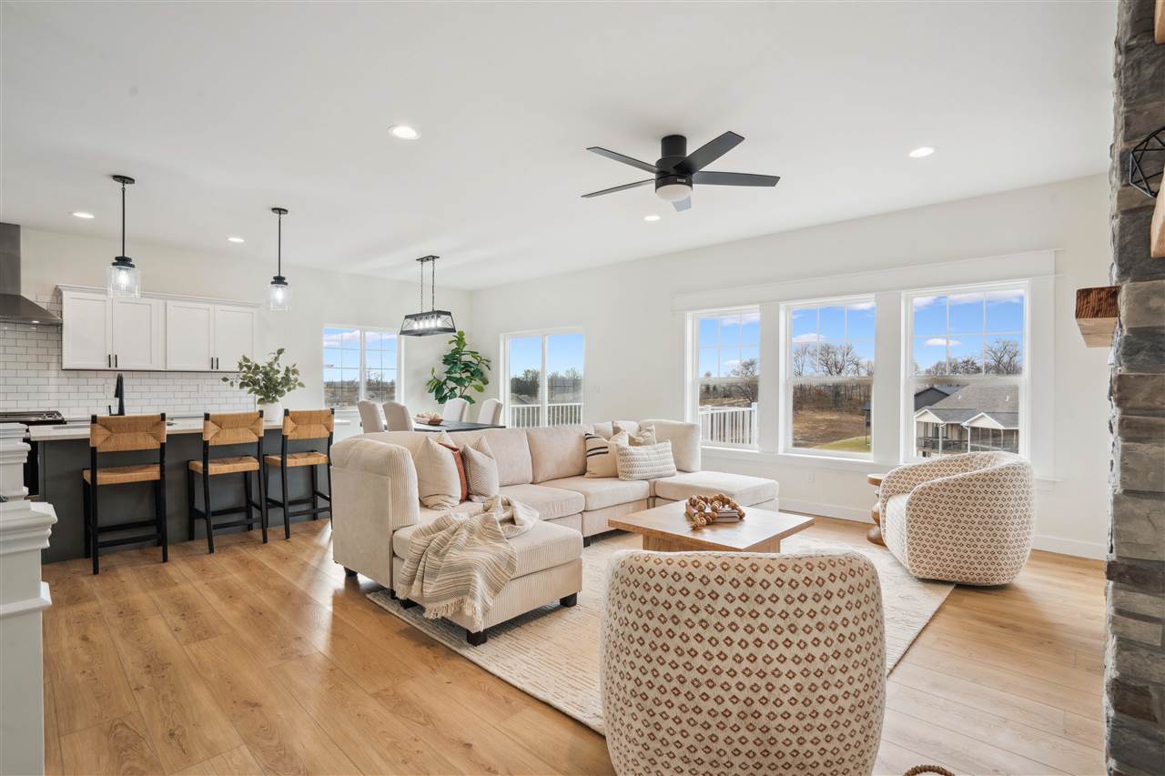 916 Horizon Dr