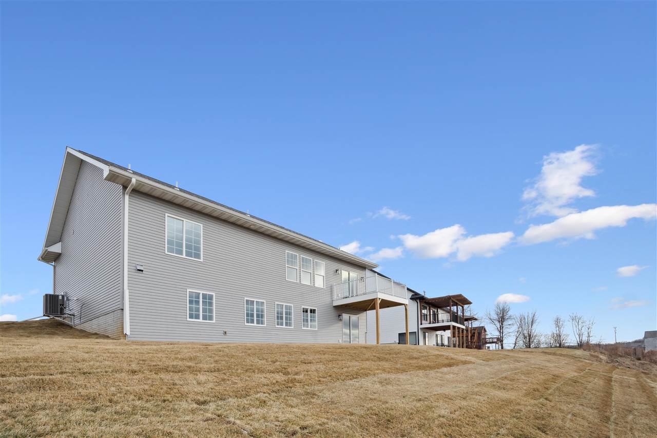 916 Horizon Dr