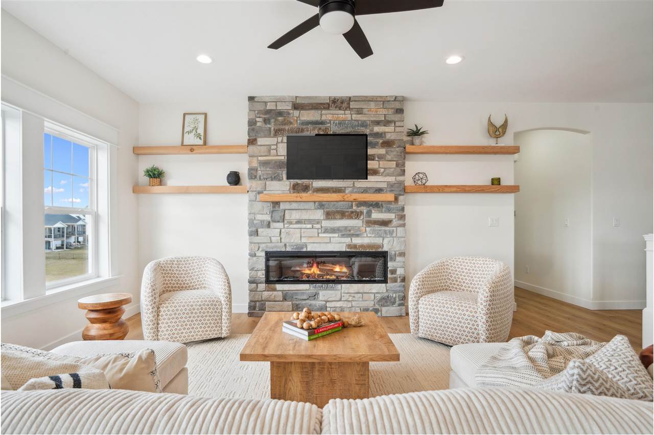 916 Horizon Dr