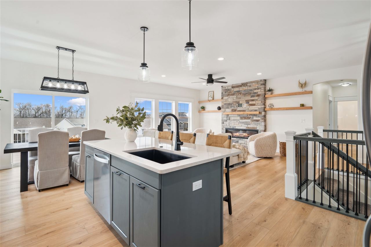 916 Horizon Dr