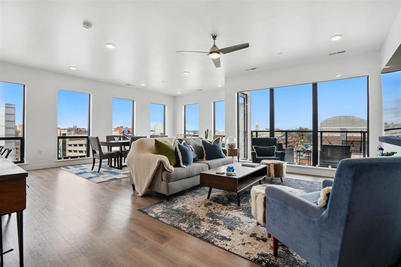 300 S Clinton St Unit: 502