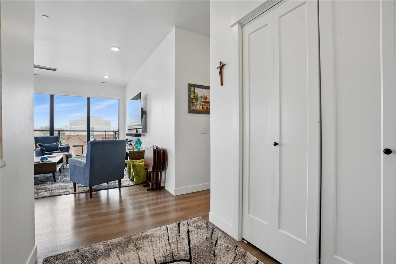 300 S Clinton St Unit: 502