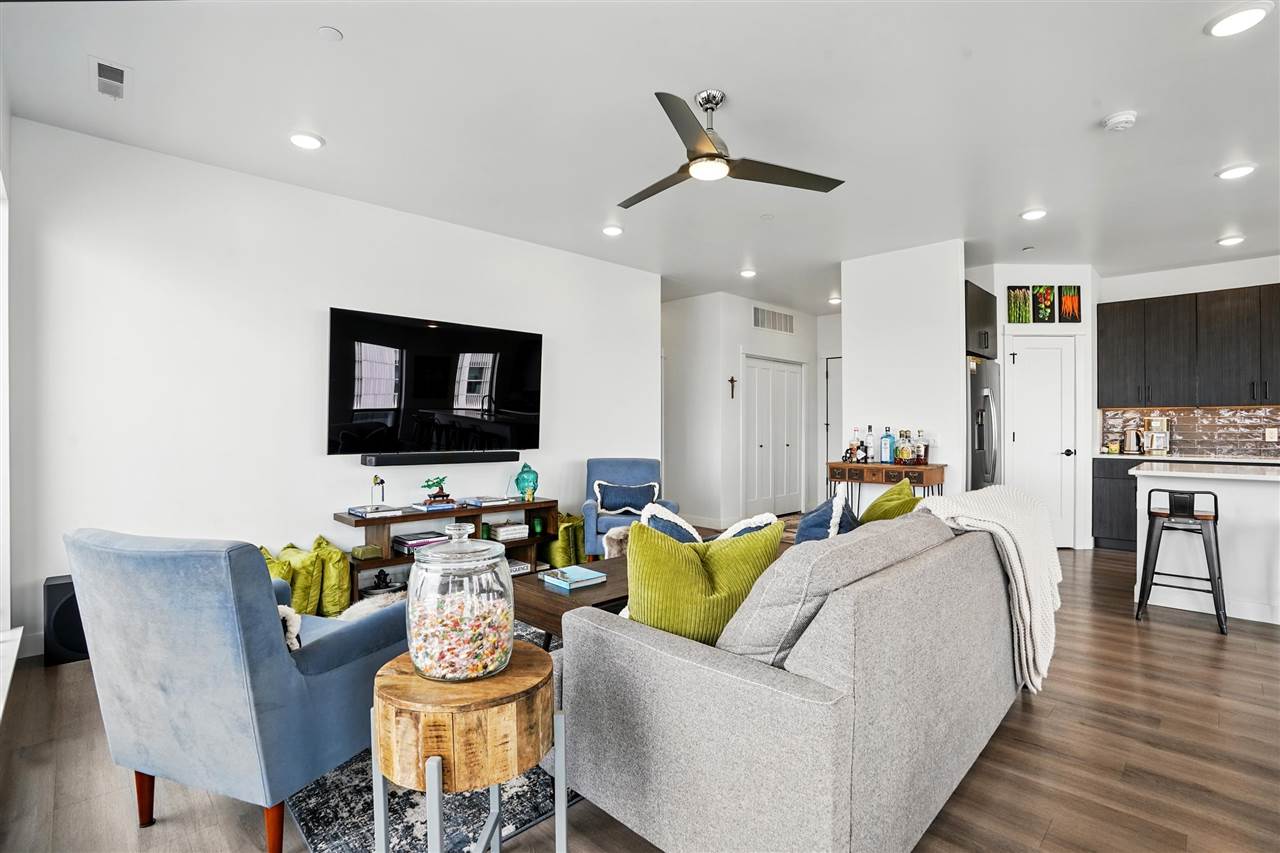 300 S Clinton St Unit: 502