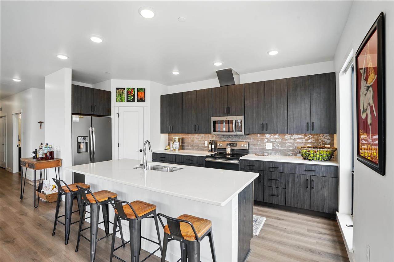 300 S Clinton St Unit: 502