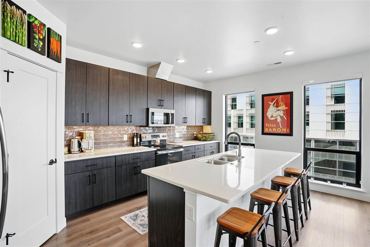 300 S Clinton St Unit: 502