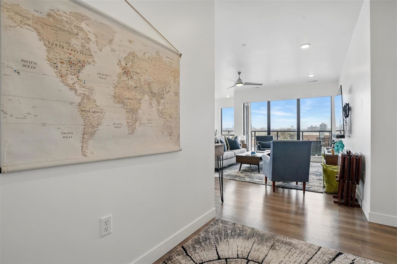 300 S Clinton St Unit: 502