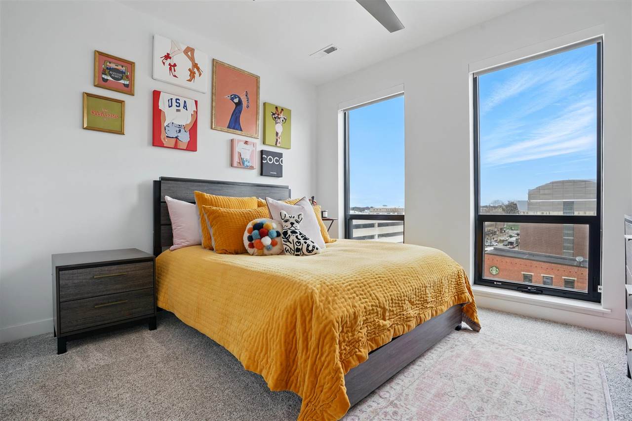 300 S Clinton St Unit: 502