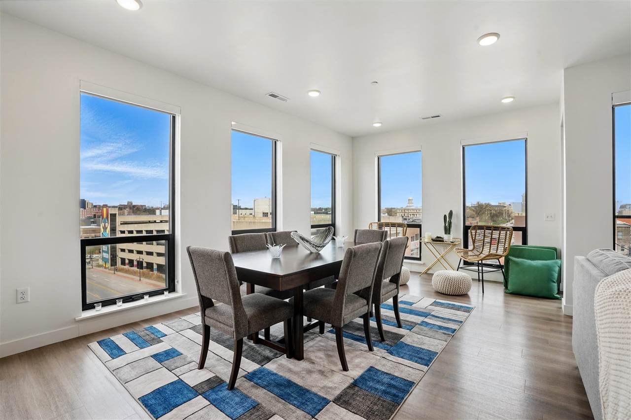 300 S Clinton St Unit: 502