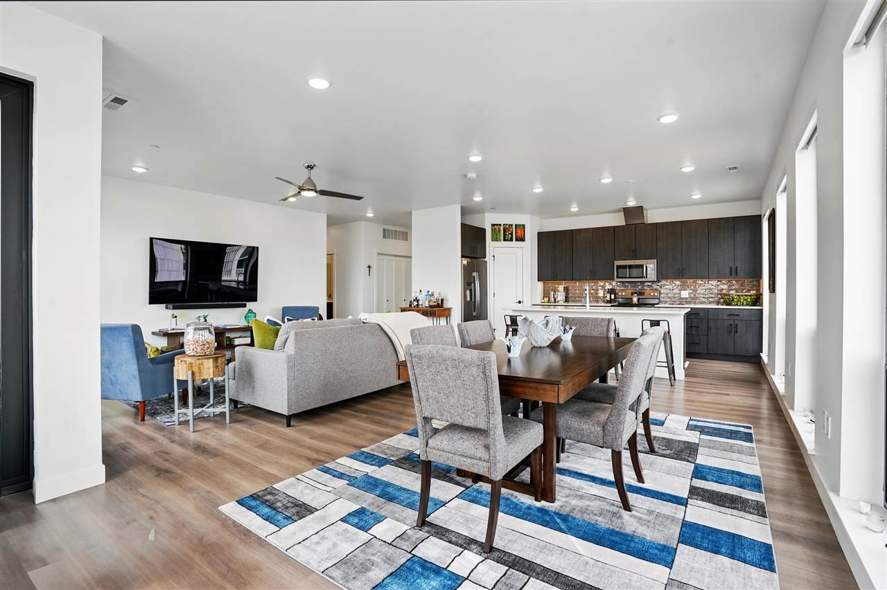 300 S Clinton St Unit: 502