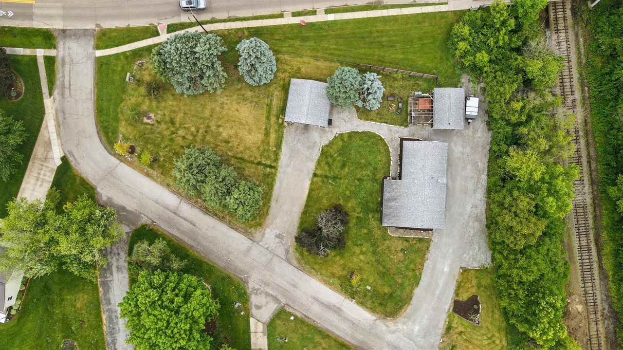 905 Holiday Ln