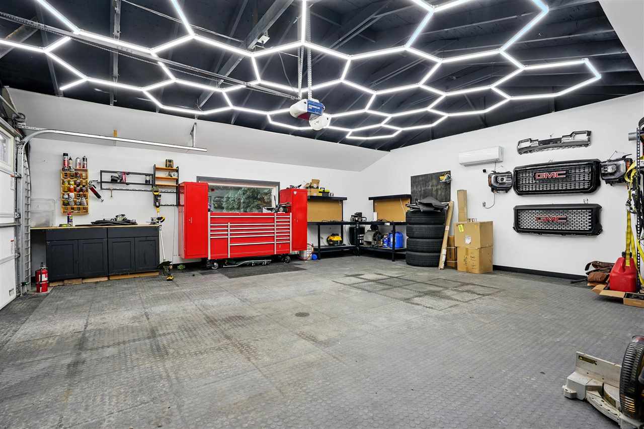 905 Holiday Ln