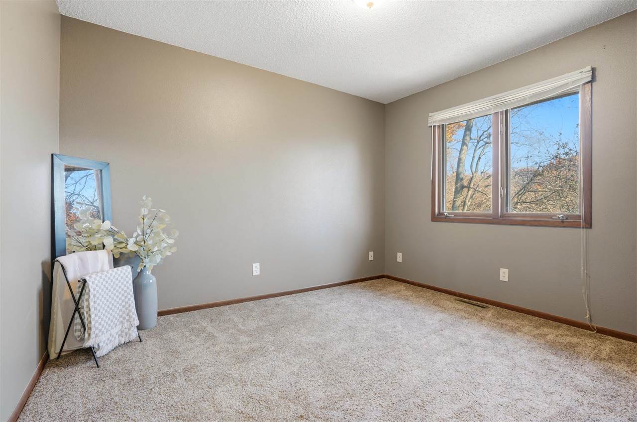 1335 Southview Cir