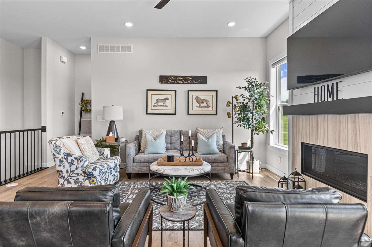 916 Long Dr