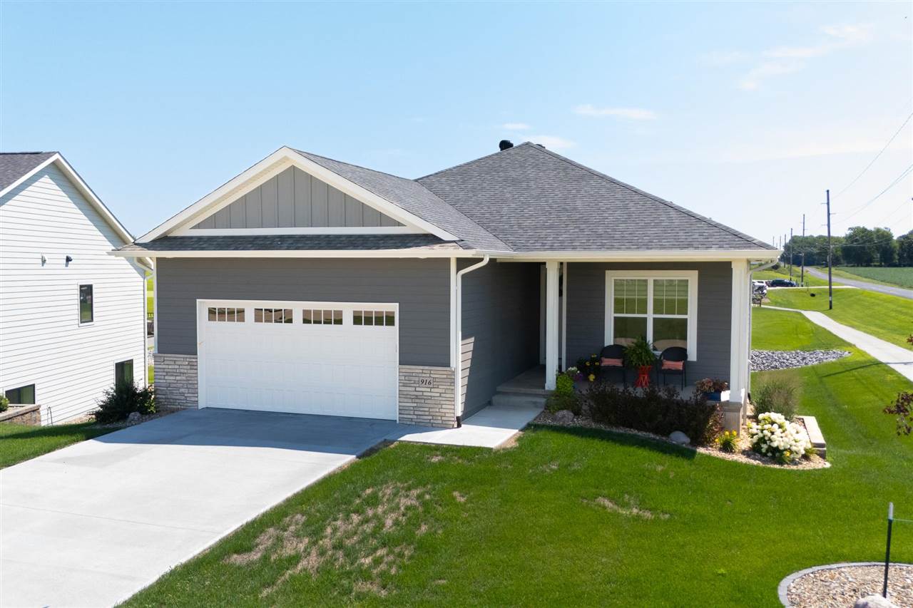 916 Long Dr