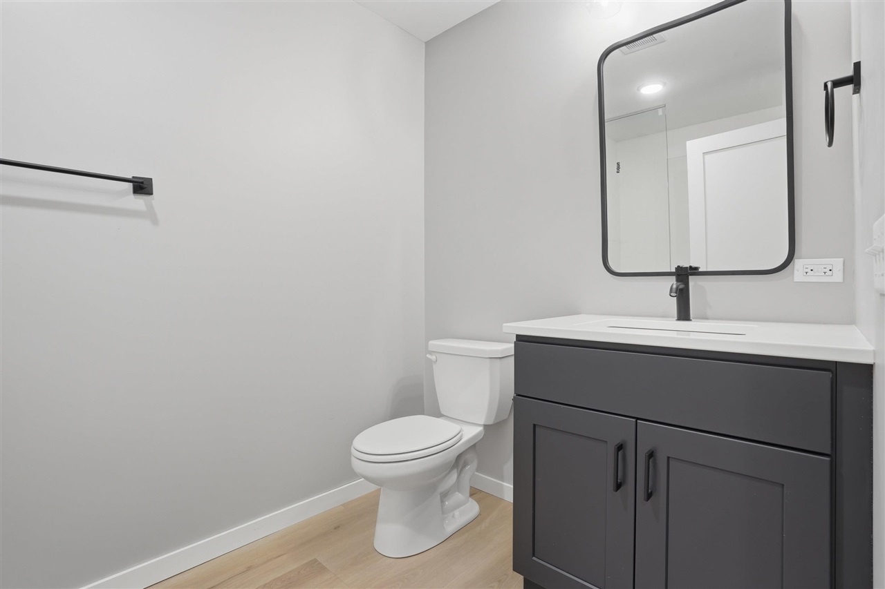 300 S Clinton St Unit: 706