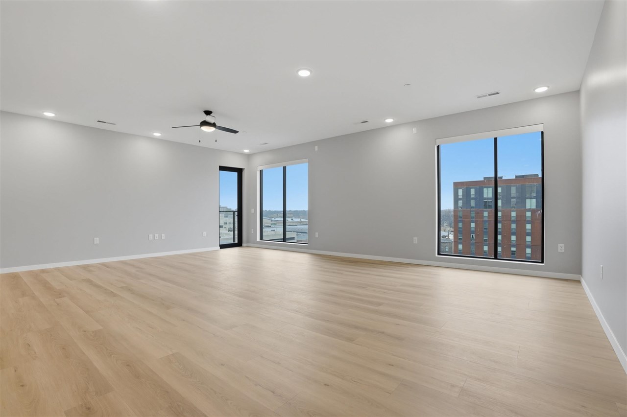 300 S Clinton St Unit: 706