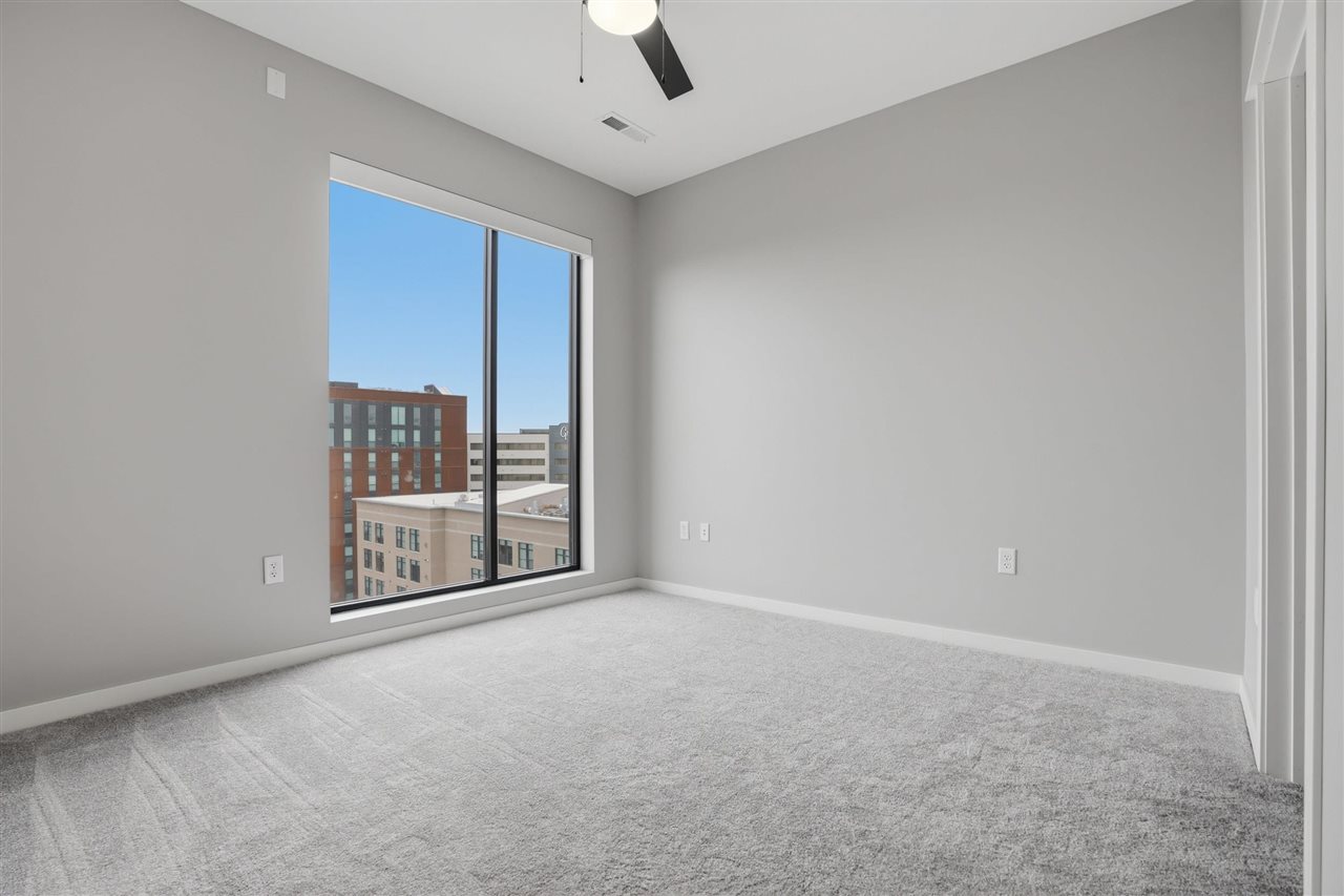 300 S Clinton St Unit: 706