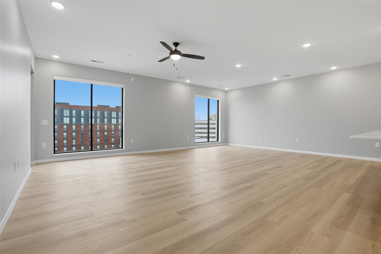 300 S Clinton St Unit: 706