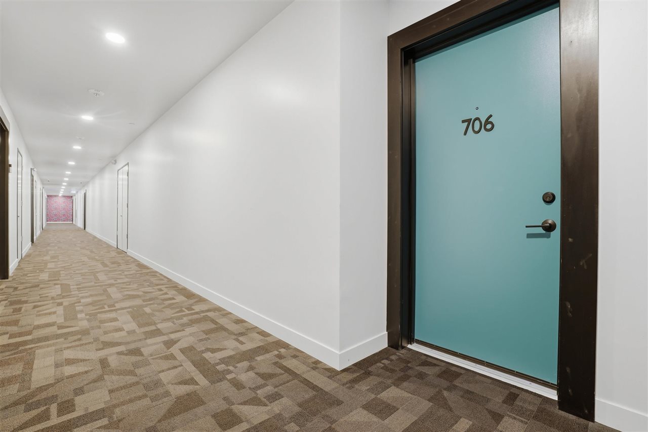 300 S Clinton St Unit: 706