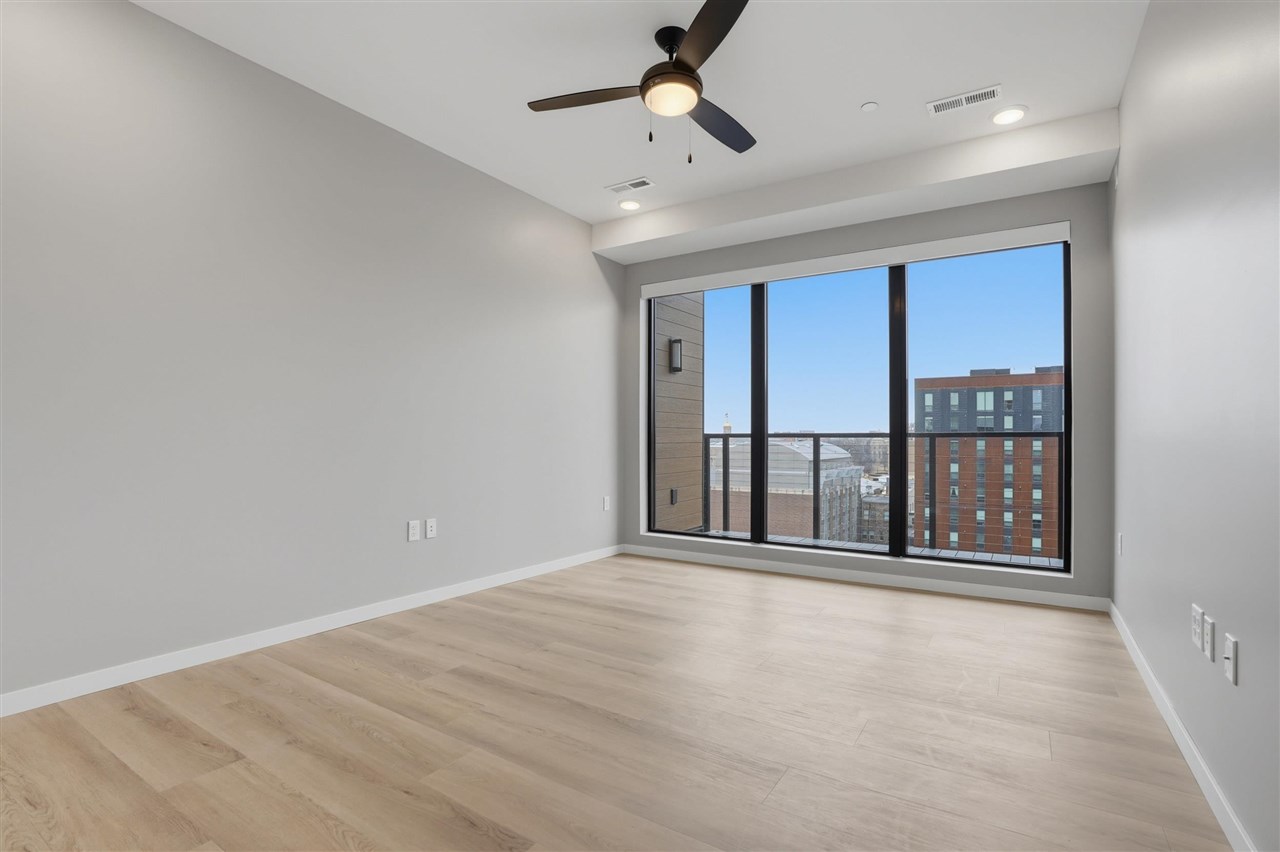 300 S Clinton St Unit: 706