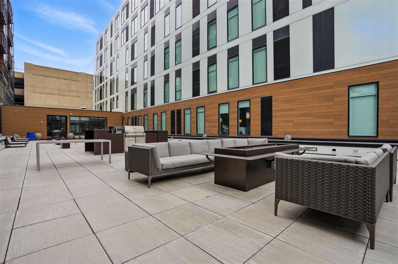 300 S Clinton St Unit: 706