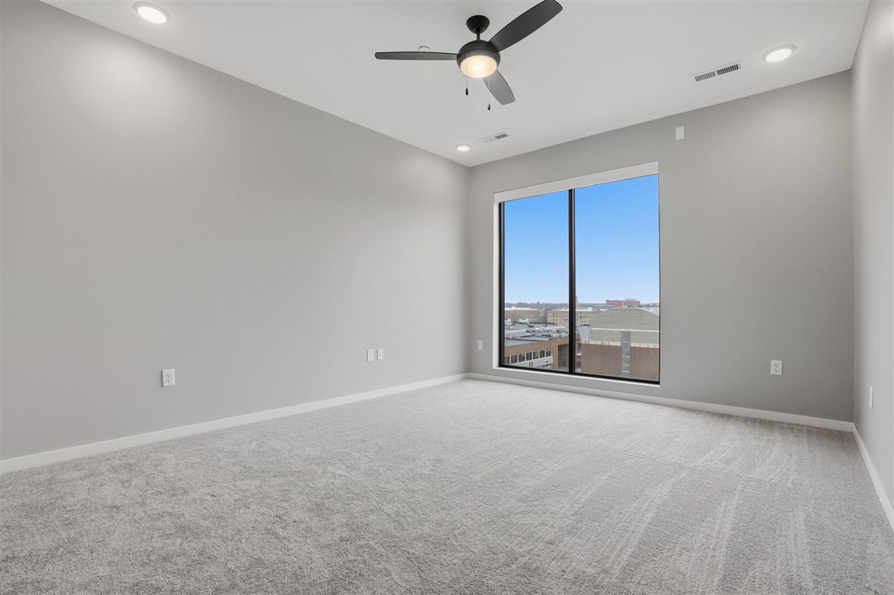 300 S Clinton St Unit: 706