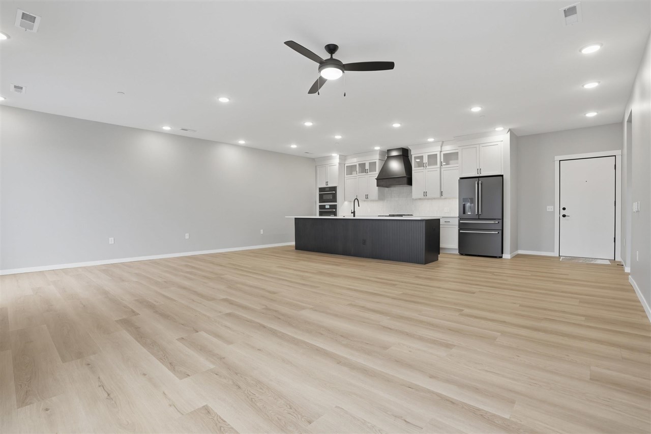 300 S Clinton St Unit: 706