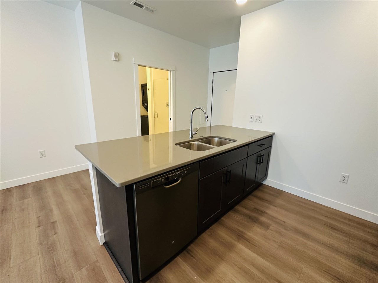 300 S Clinton St Unit: 503