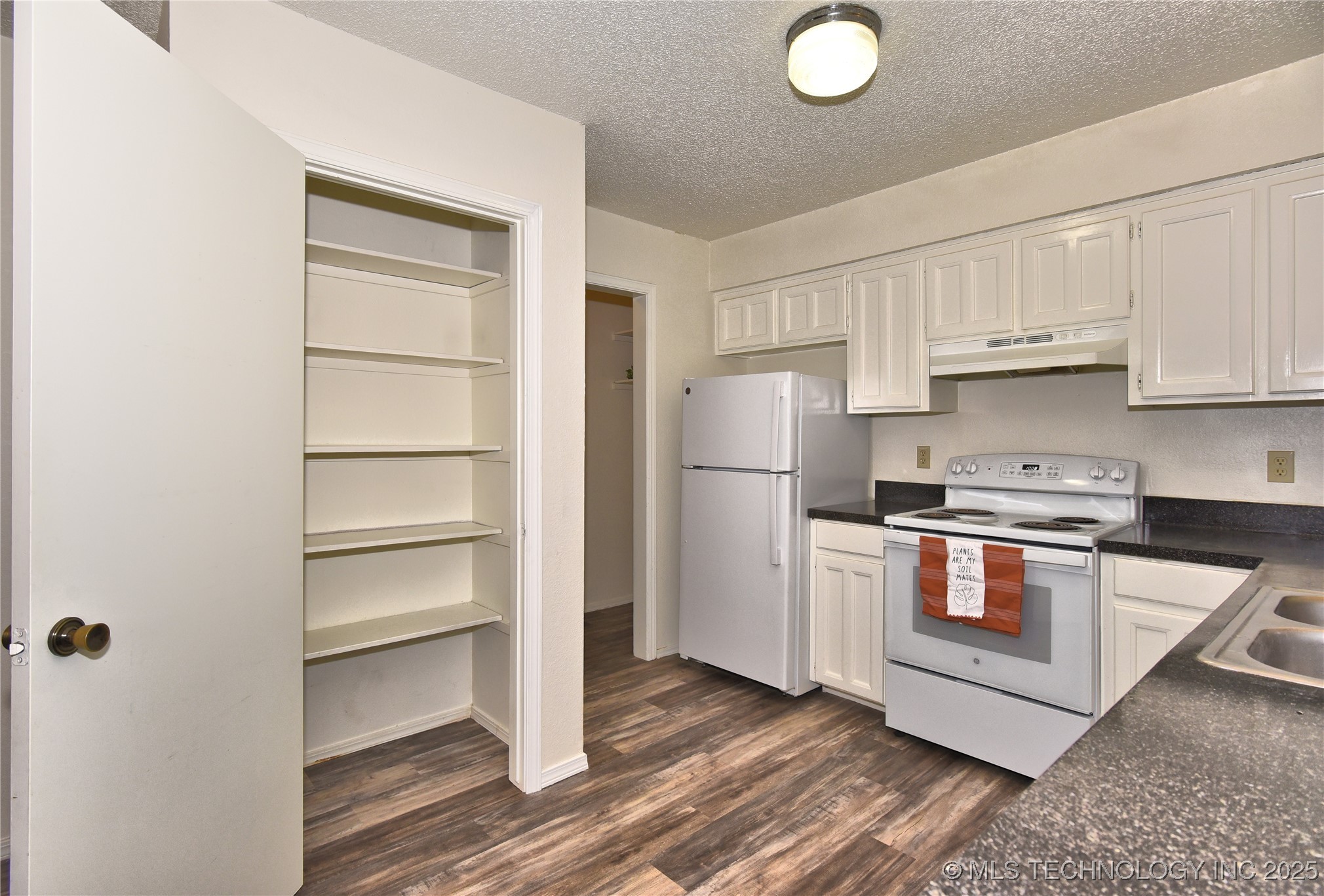 13907 E 28th Place