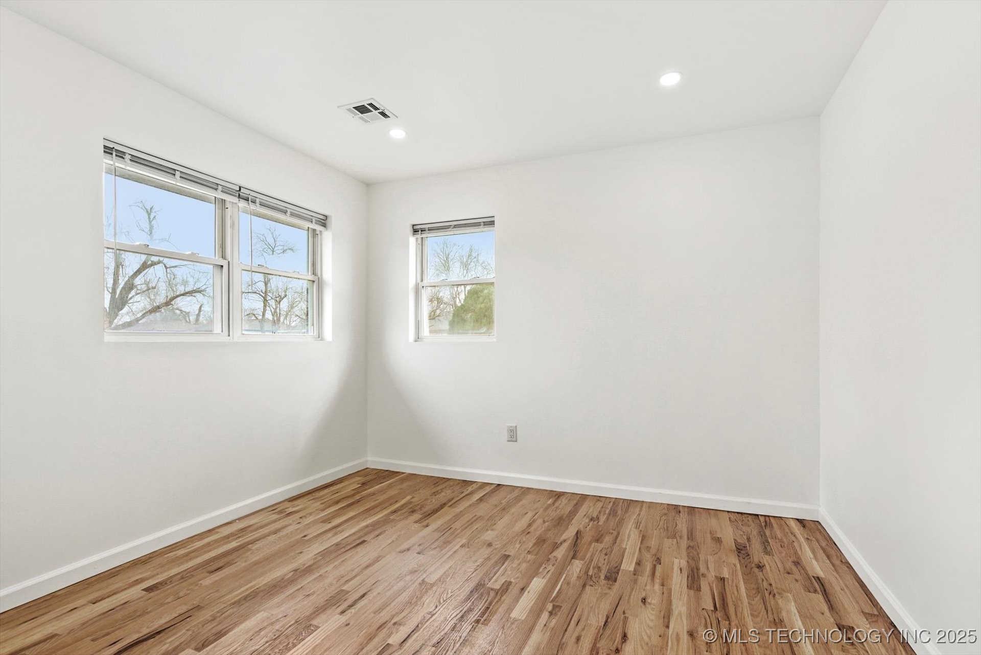 10907 E 4th Place