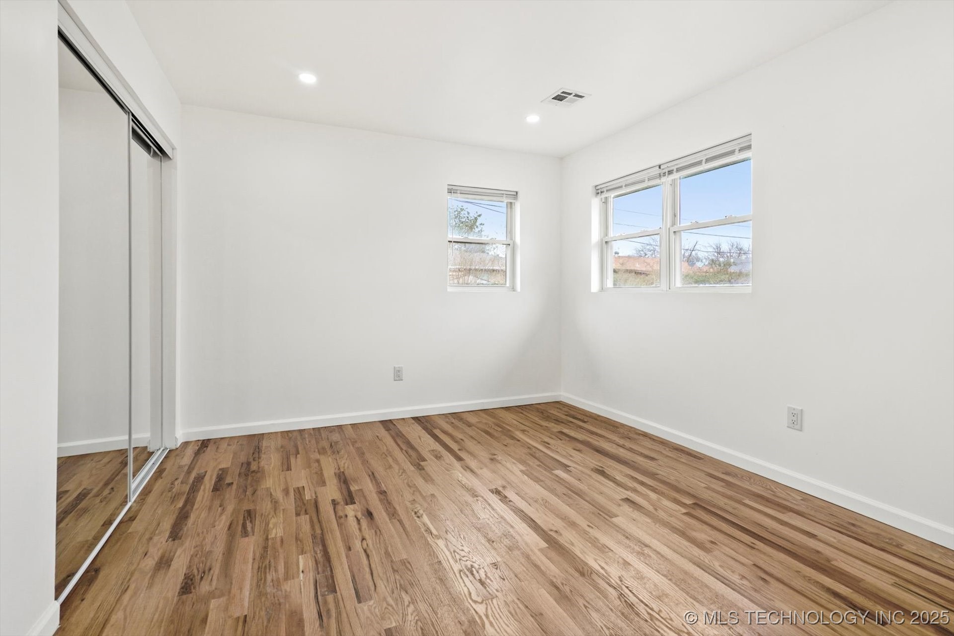10907 E 4th Place