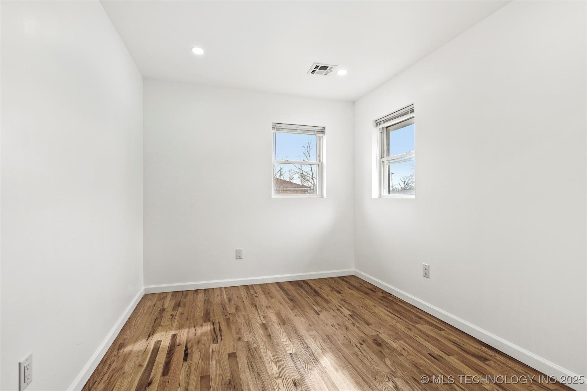 10907 E 4th Place