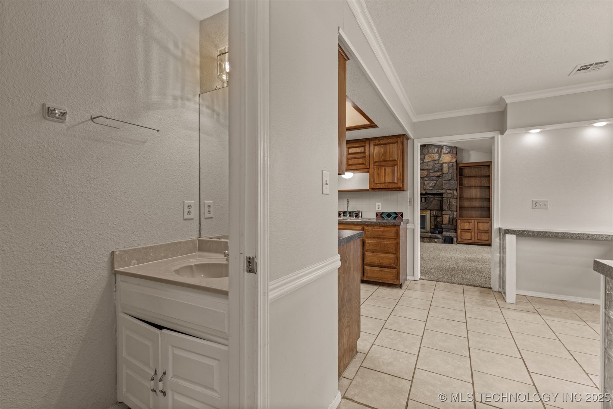 300 S Hemlock Avenue