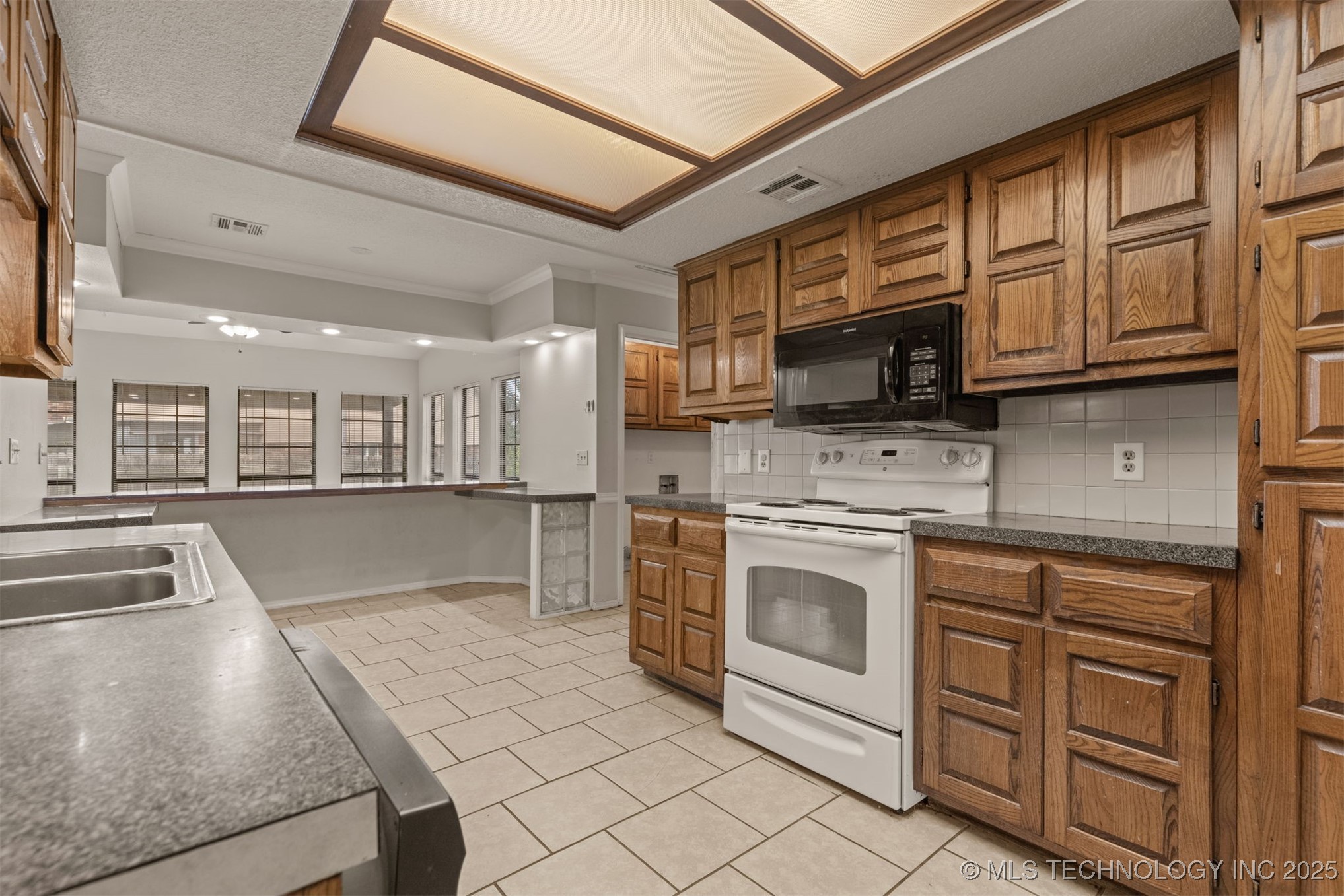 300 S Hemlock Avenue