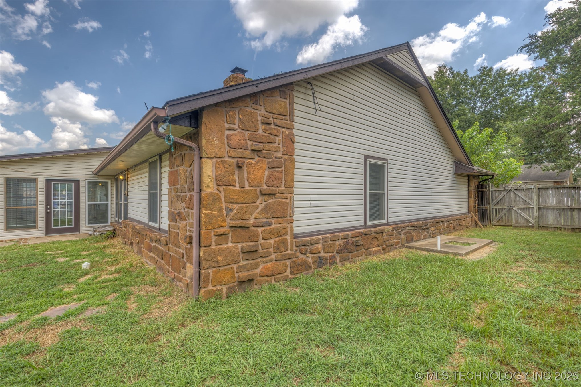 300 S Hemlock Avenue