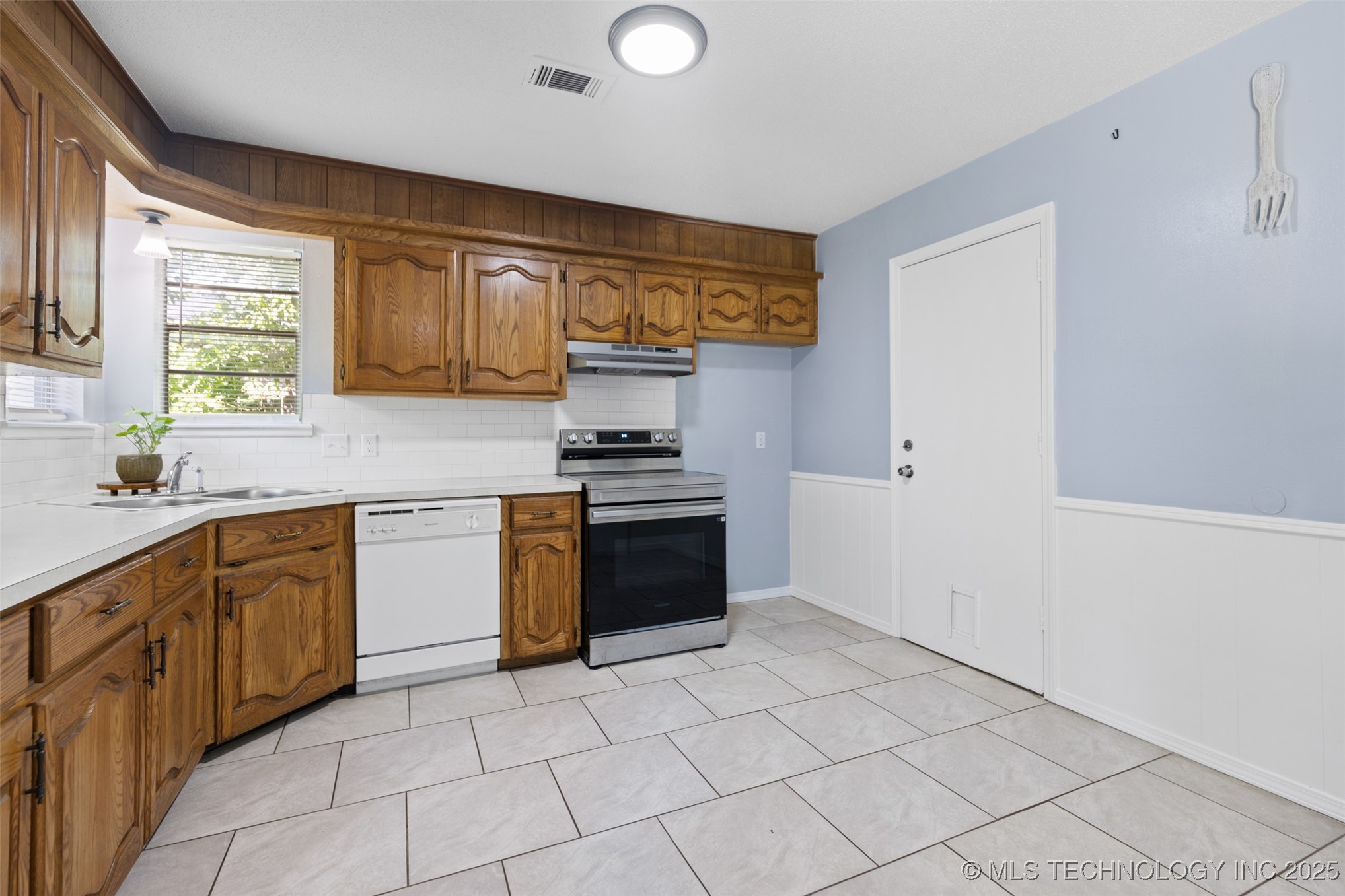 1716 S 125th East Avenue