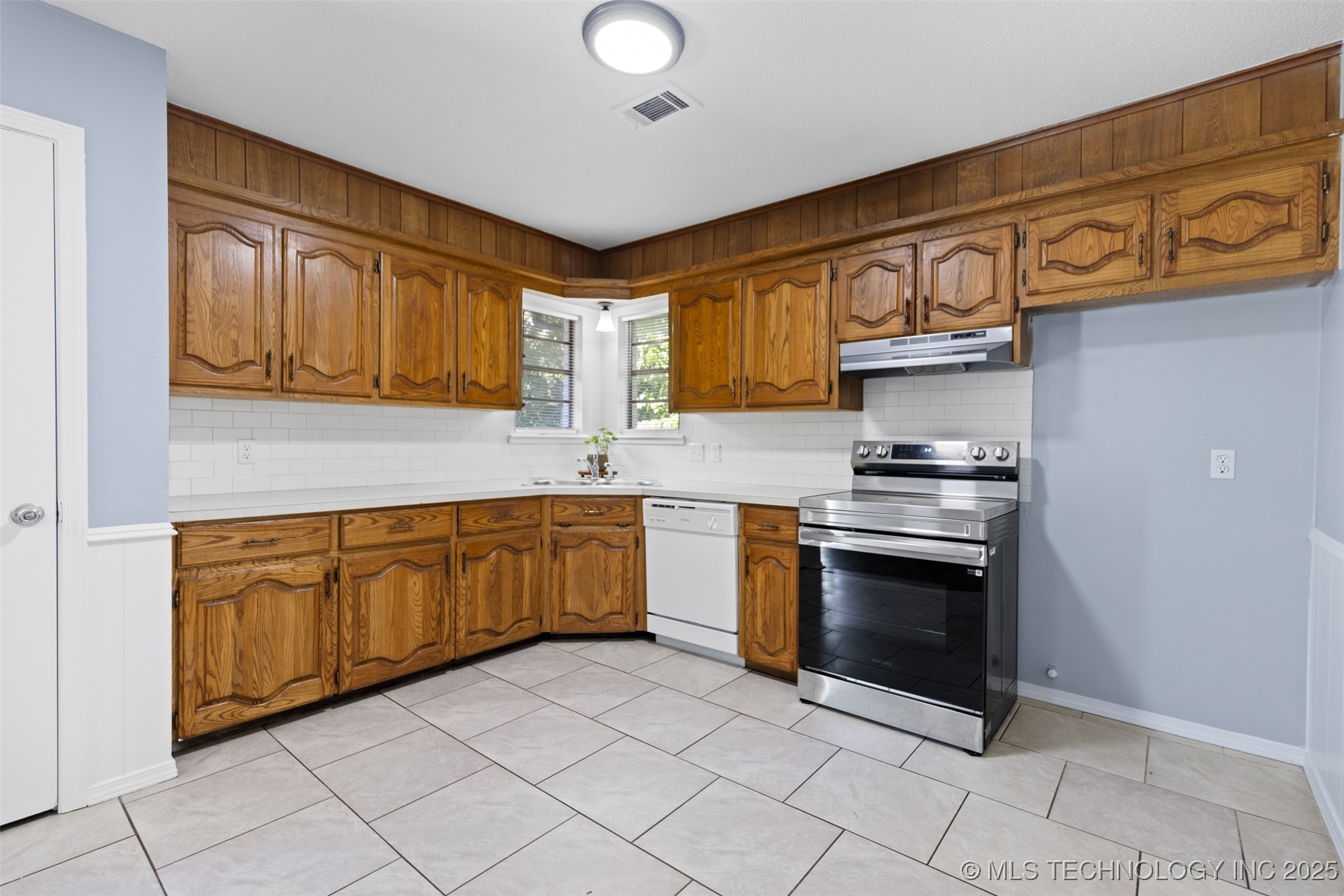 1716 S 125th East Avenue