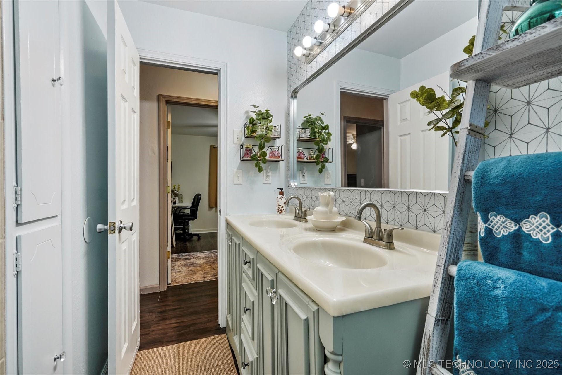 509 W Knoxville Street