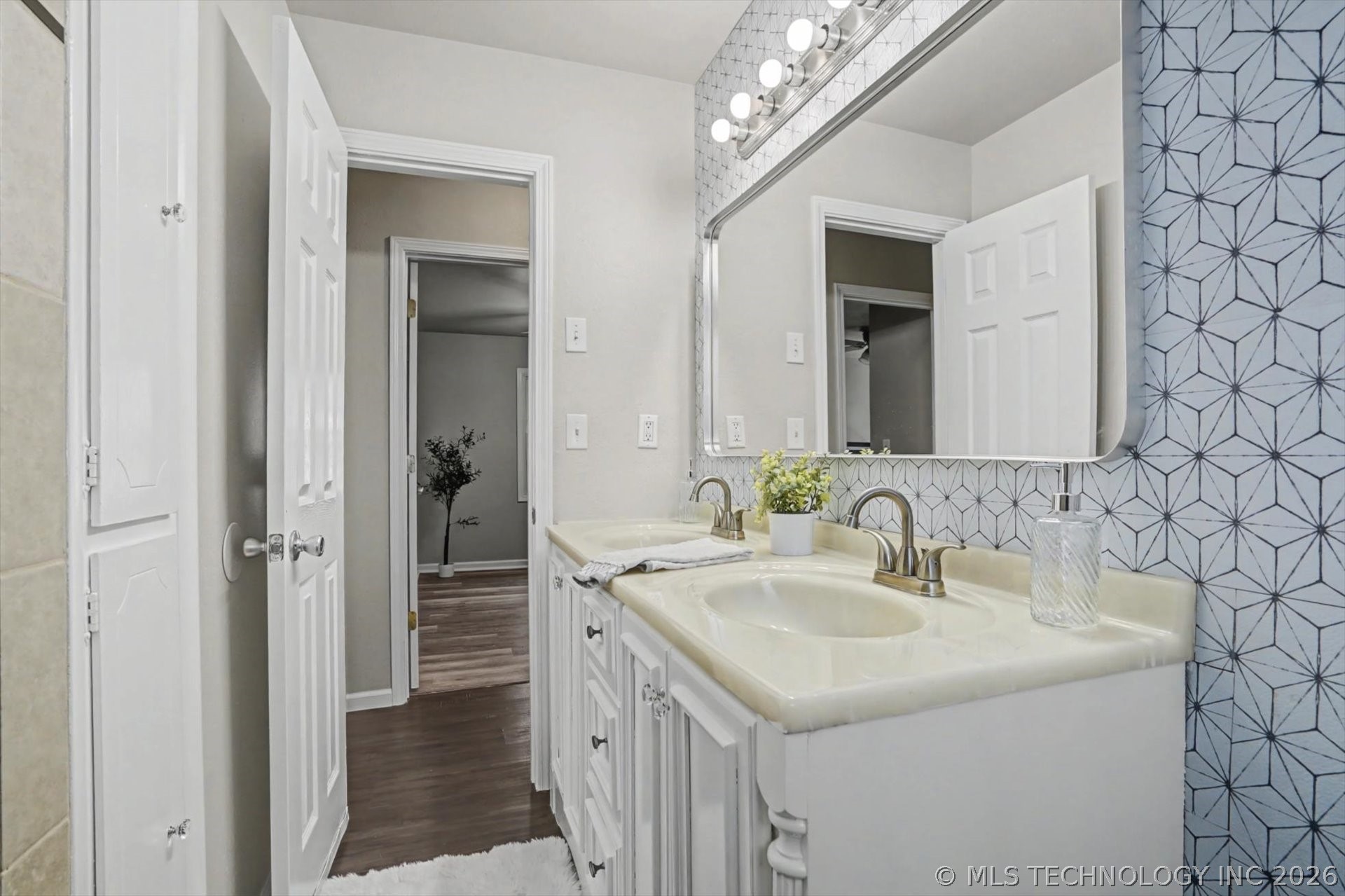 509 W Knoxville Street