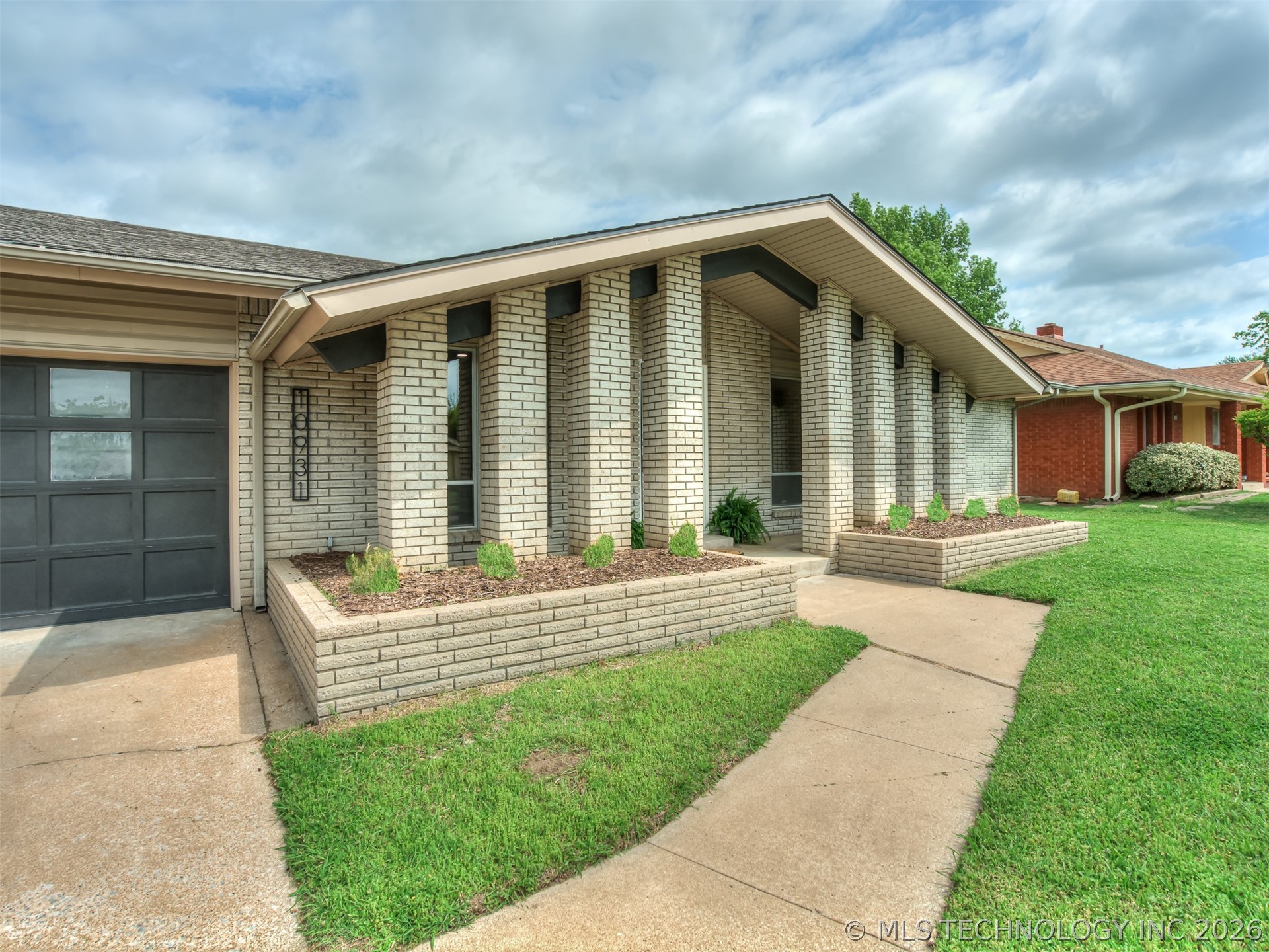 10931 E 28th Place