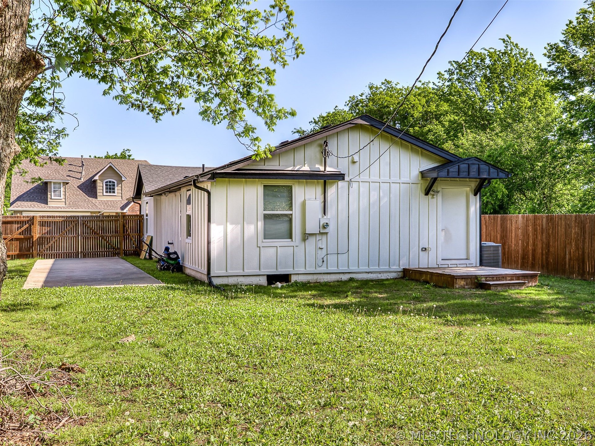 776 E Seminole Place