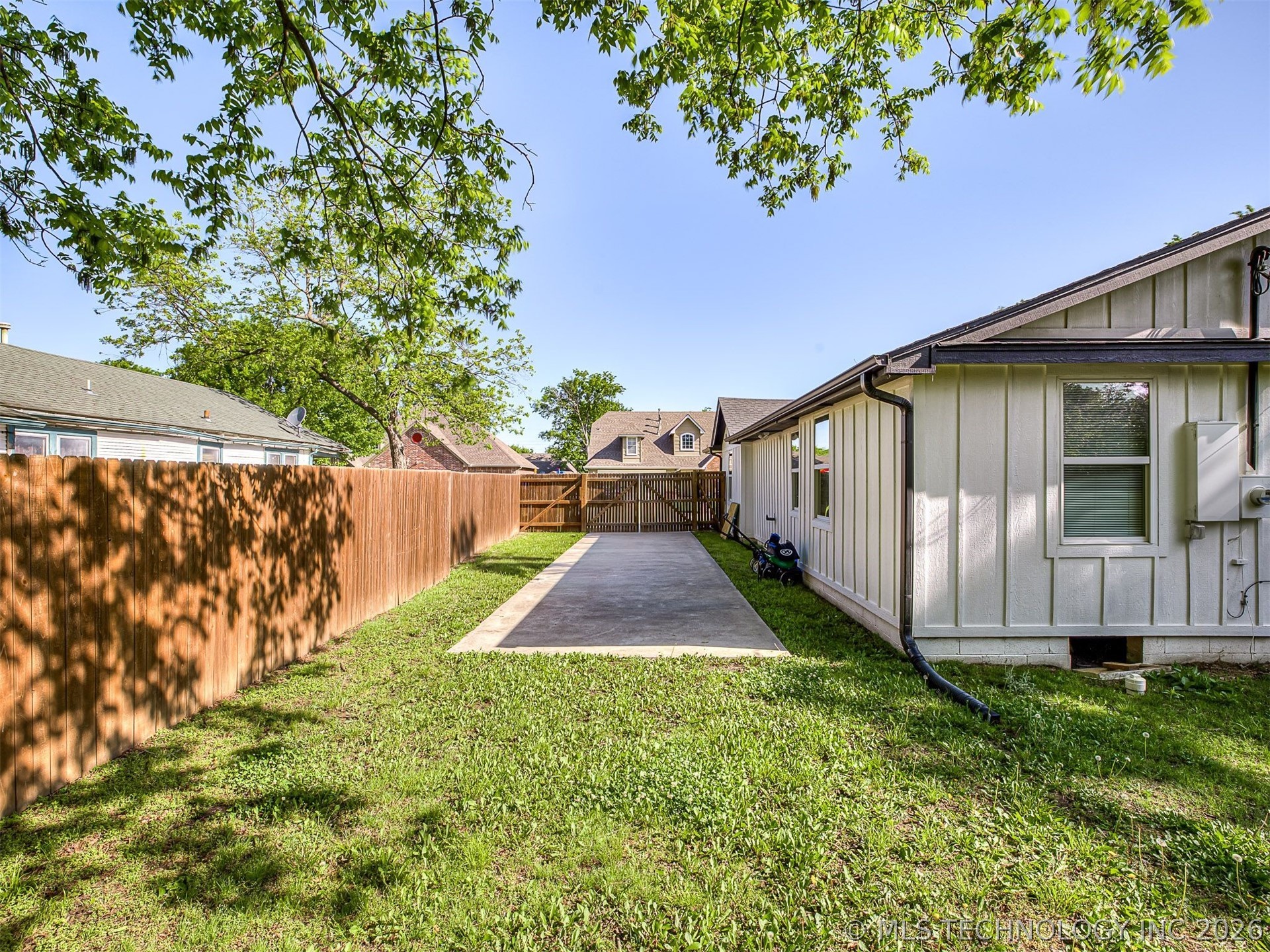 776 E Seminole Place