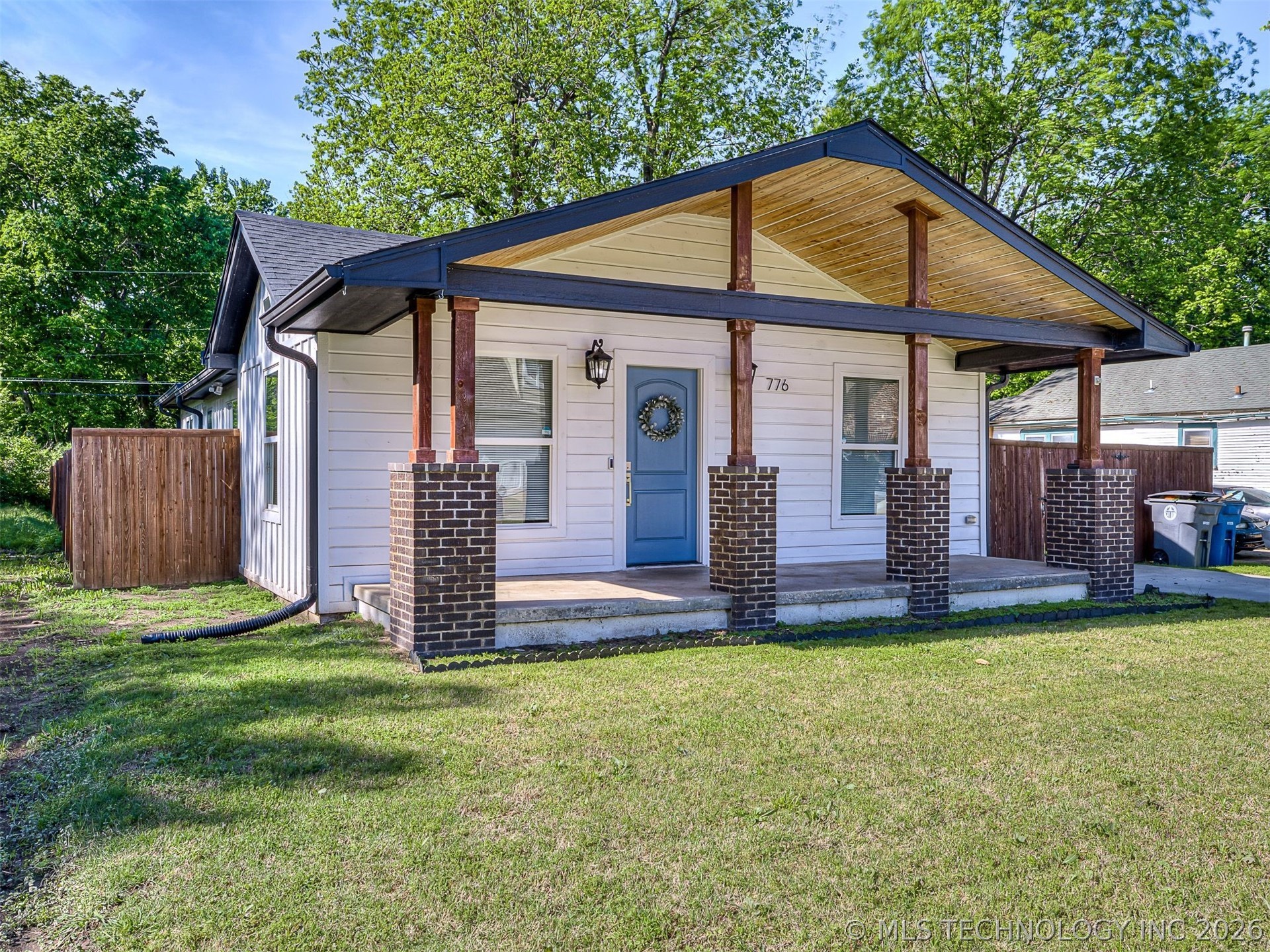 776 E Seminole Place