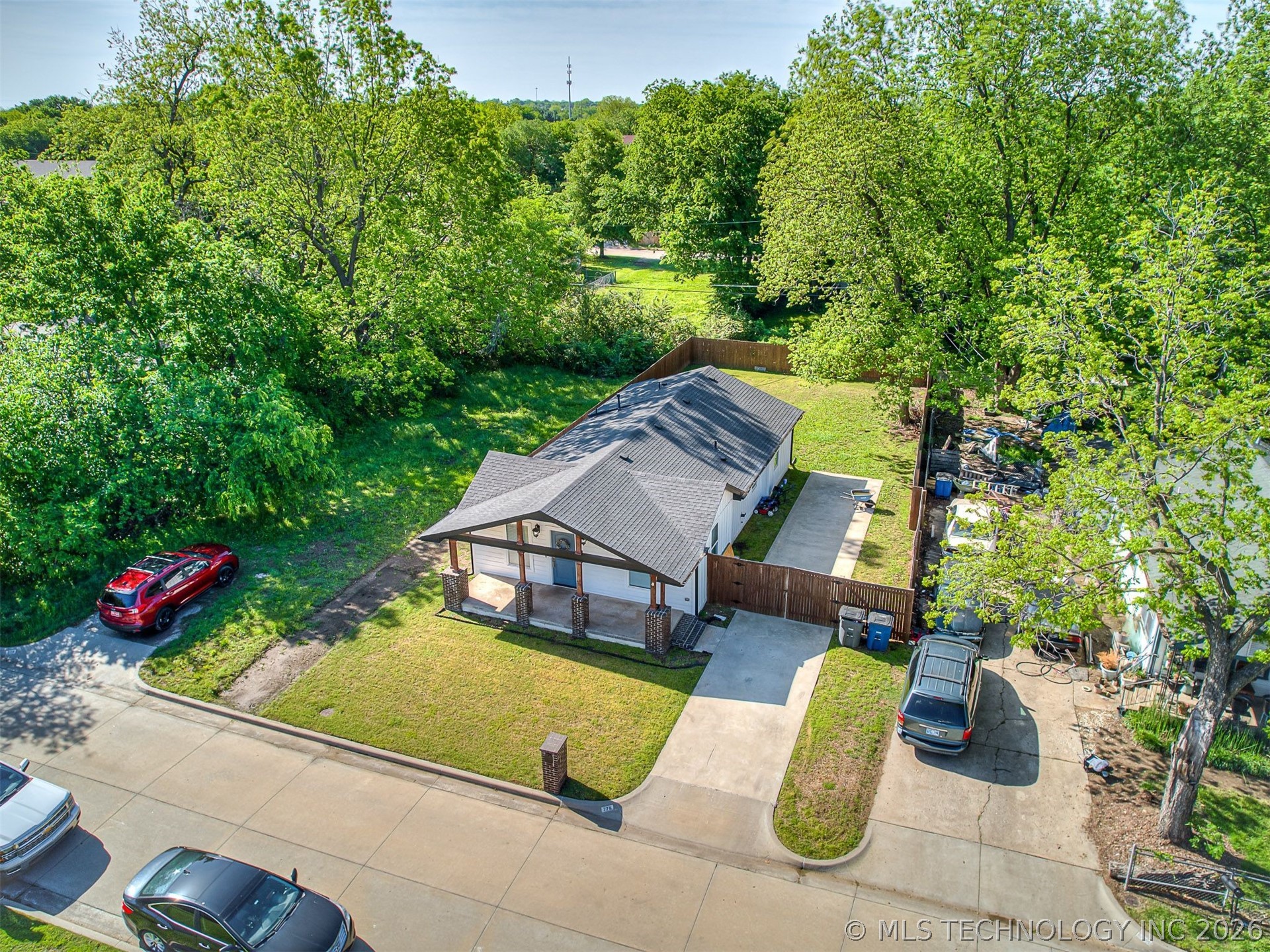 776 E Seminole Place