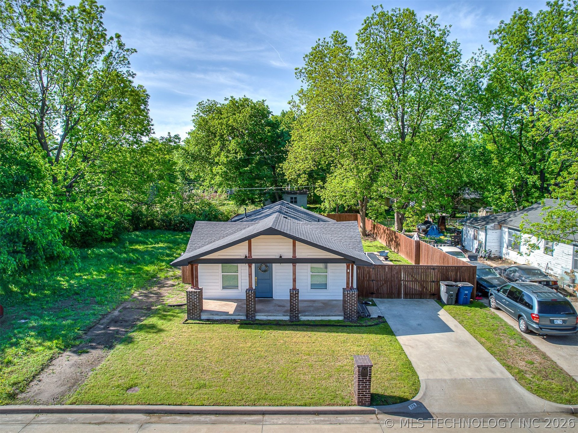 776 E Seminole Place