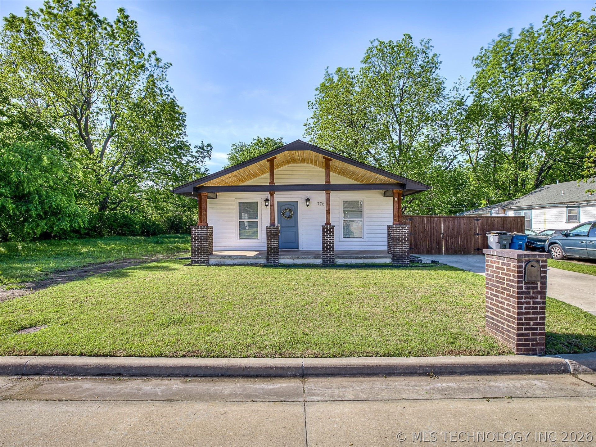 776 E Seminole Place