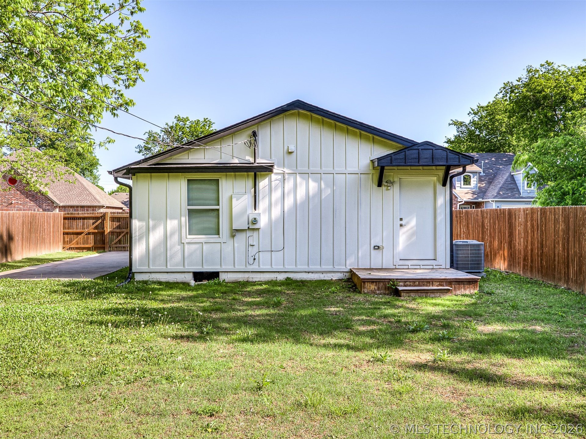 776 E Seminole Place